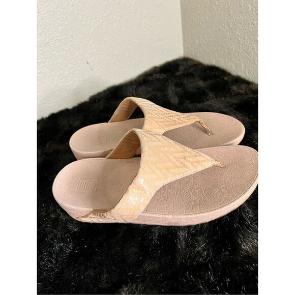 FitFlop Women's Thongs Sandals Lottie Chevron-Suede Toe R18-673 Cream Size 9 - Picture 1 of 5